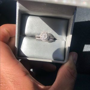 Ring, wedding ring, engagement ring, 1CCT 14k white gold oval halo size 6